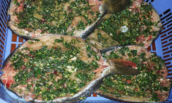 cach lam pa pinh top - Pa pỉnh tộp, món cá nướng đặc biệt của người Thái