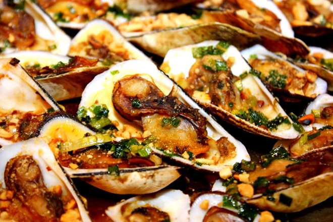 dac san ha long 8 - Top 10 món ăn nổi tiếng không nên bỏ qua khi du lịch Hạ Long