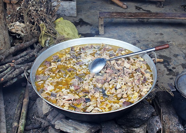 top 10 dac san lao cai thuong thuc mot lan nho mai - Đậm đà hương vị Tây Bắc với đặc sản thịt trâu gác bếp