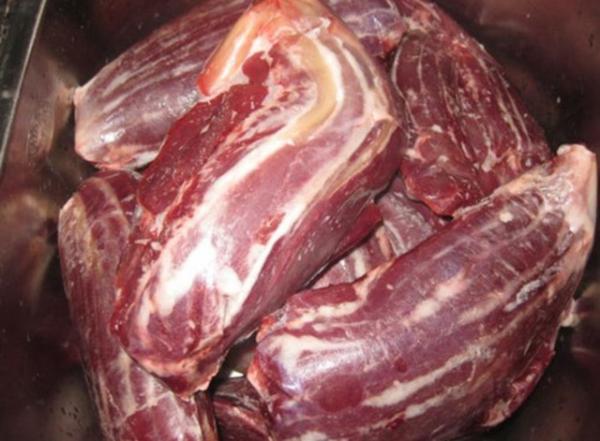 Cách làm thịt bò khô gác bếp đặc sản Tây Bắc - Ảnh 1.