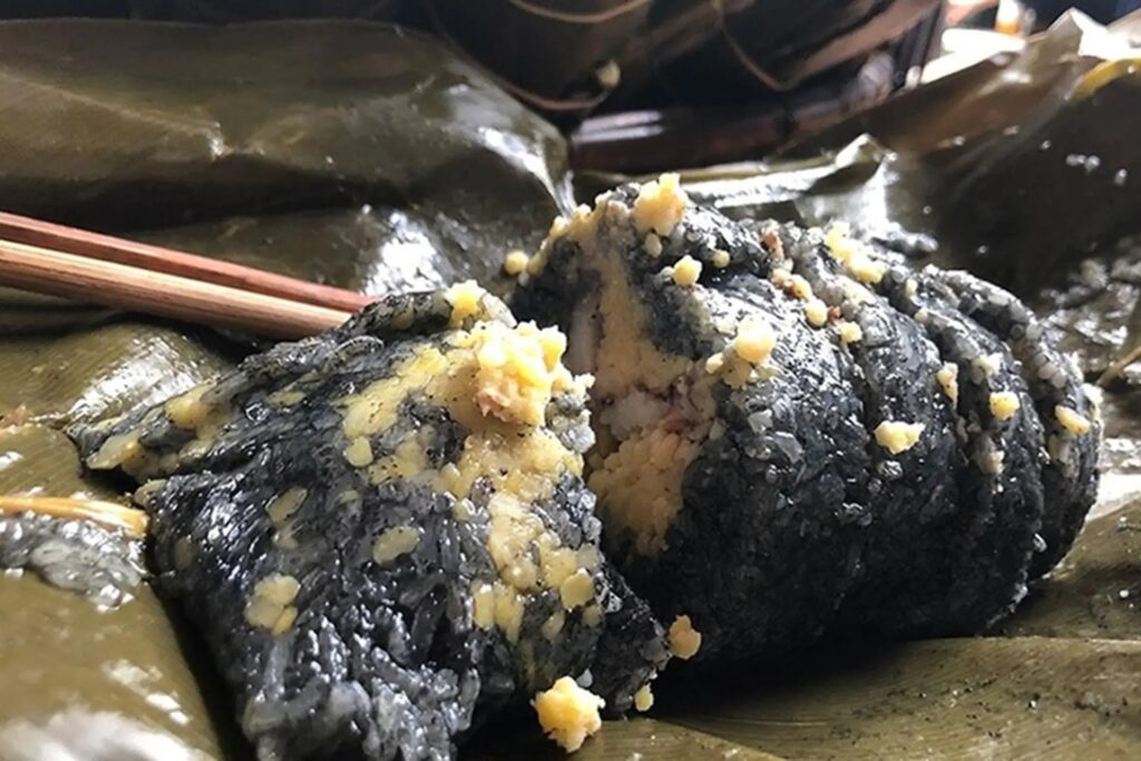 Bánh chưng đen là gì? Nguồn gốc, ý nghĩa và cách làm