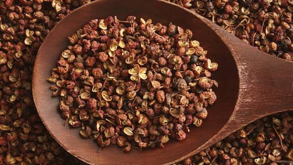 Mắc khén là loại gia vị được thu hoạch từ quả của cây mắc khén