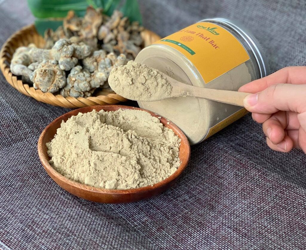 Tam thất bắc có tên khoa học là Panax notoginseng, thuộc họ Ngũ gia bì (Araliaceae), cùng họ với nhân sâm
