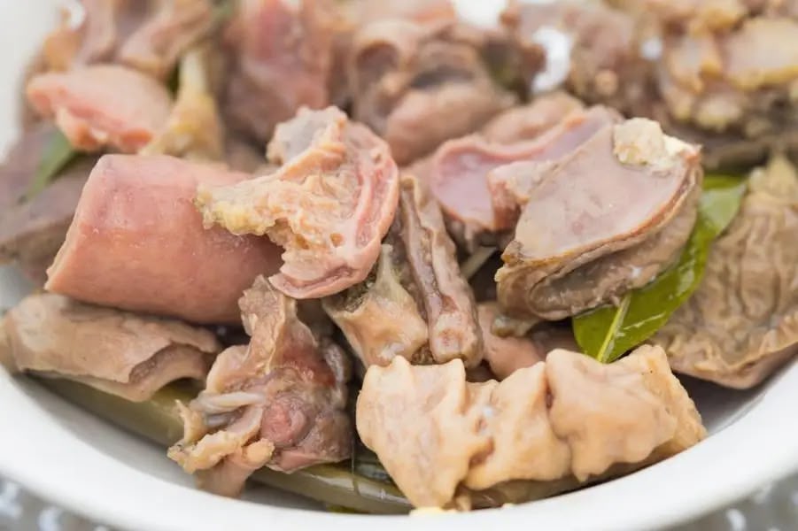 Thắng cố chủ yếu làm từ thịt ngựa 